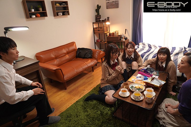 週末、両親不在で…　僕の部屋は爆乳ビッチ達の溜まり場と化した。 - Image 2