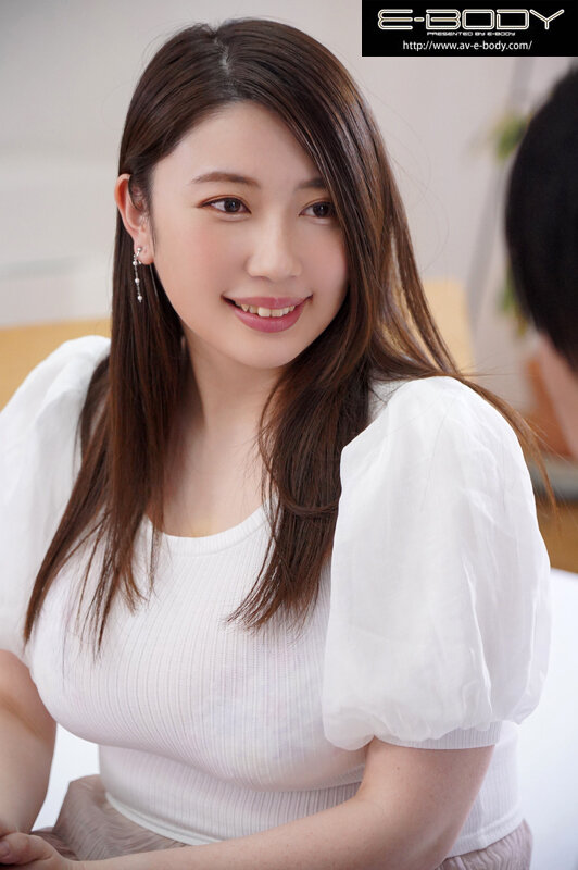 「大家族の長女で家族のみんなが本当に大好き！休日は8人分の料理もしてます！」 高嶺の花に見えますが実は超家庭的!!激むちメガトンJカップ花渕なつE-BODY専属AVデビュー - Image 4