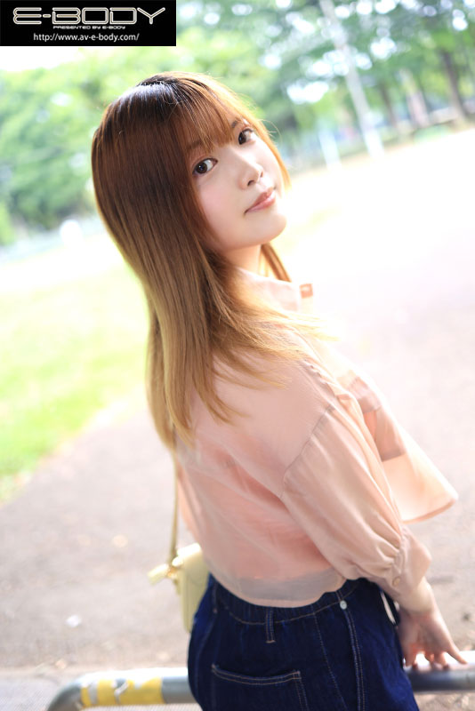 上京したての超優しいちょいギャルちゃんが脱いだらHカップ! AVデビュー - Image 2