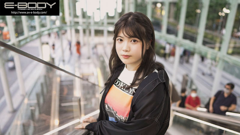 脱いだらロケットおっぱいの優しい田舎出身ギャルが人生初の生チ●ポ膣奥突き！イクと同時に中出しドスケベ発覚スペシャル - Image 2