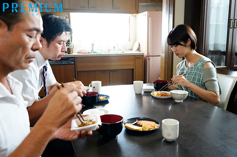 夫の出張不在中…絶倫義父の上でわたしは静かに腰を振り続けた。 - Image 2
